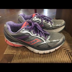 Saucony tennis shoes